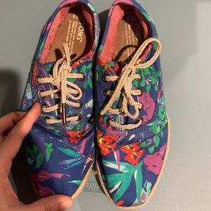 Women multicolor toms shoes size 7.5